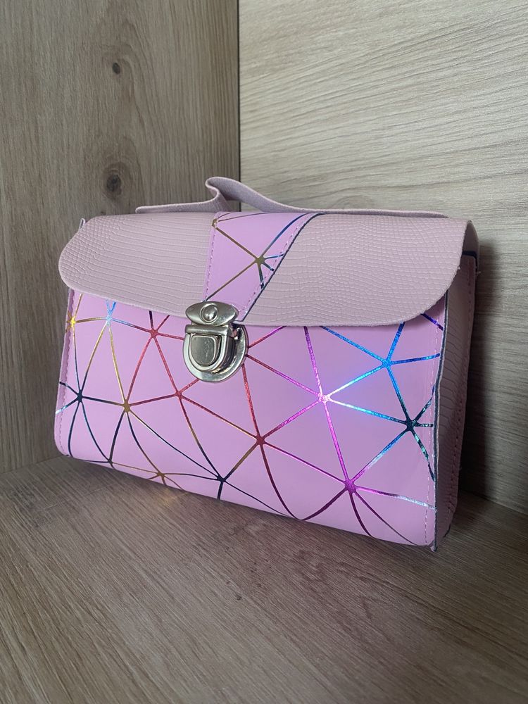 Torebka crossbody z geometryczną grafiką wzorami kolorowymi