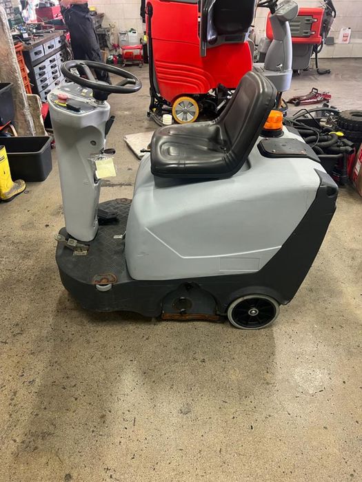 Zamiatarka bateryjna Nilfisk SR 1000S B import DE okazja