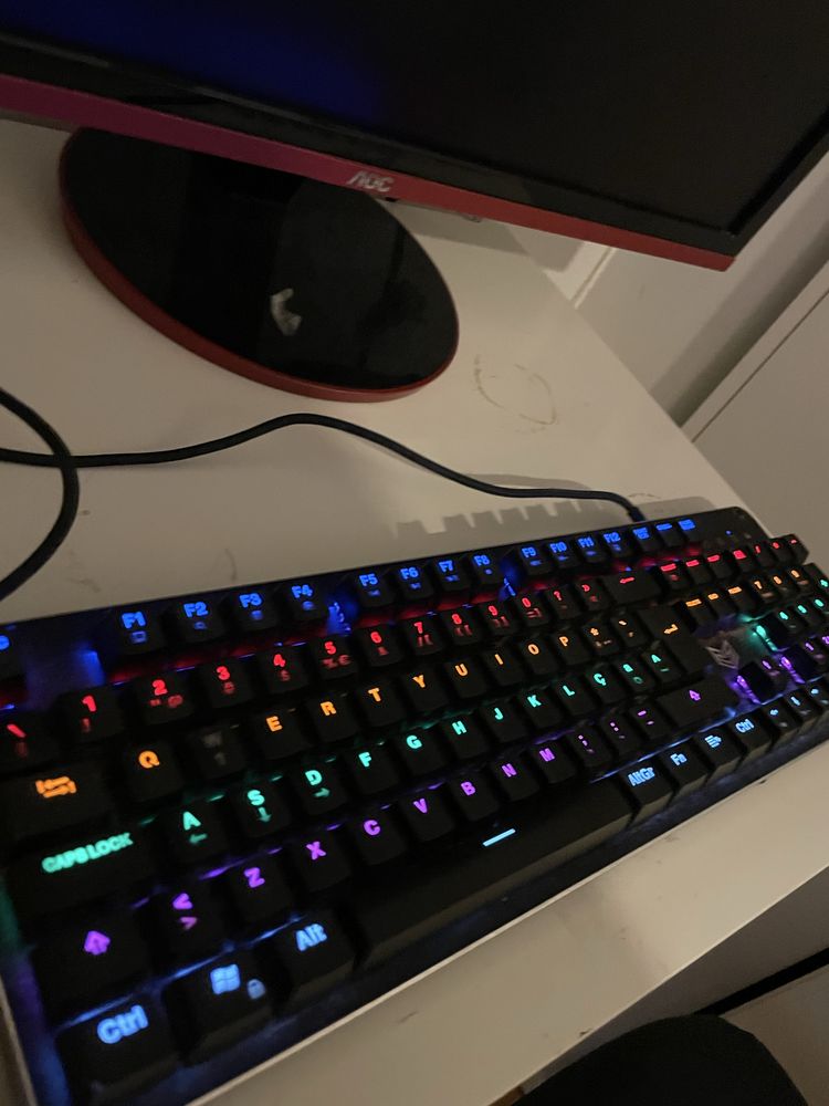 teclado gamer mecanico