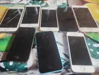 Uszkodzone telefony iPhone oraz różne zbitki