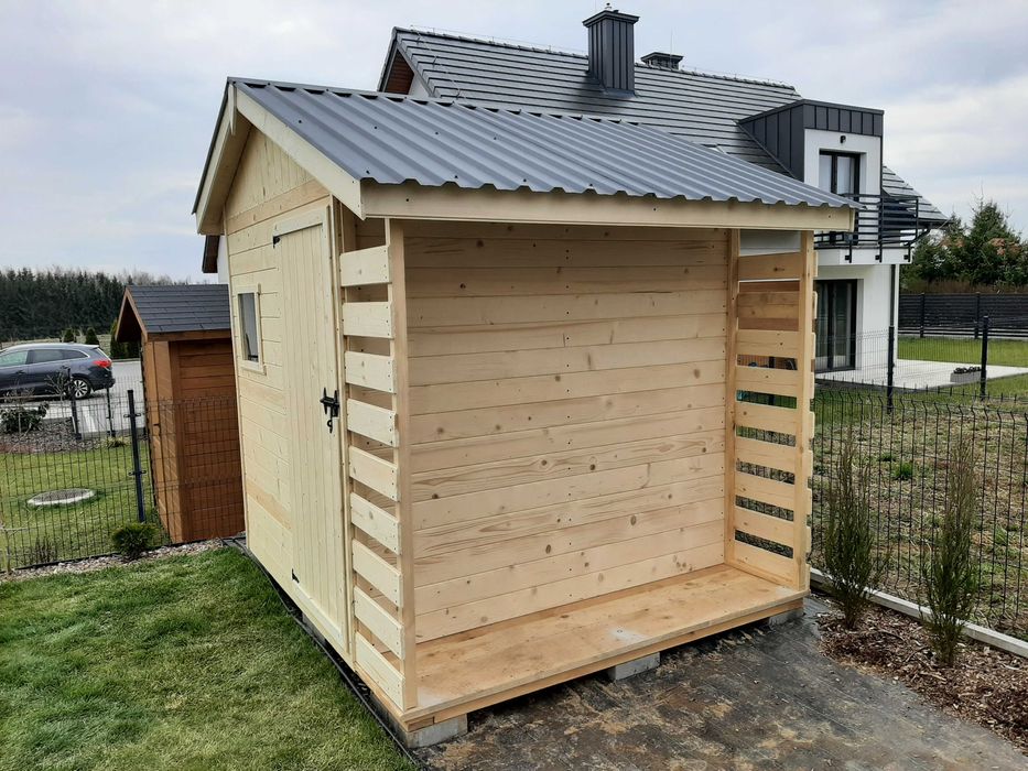 Schowek na narzędzia z drewutnią