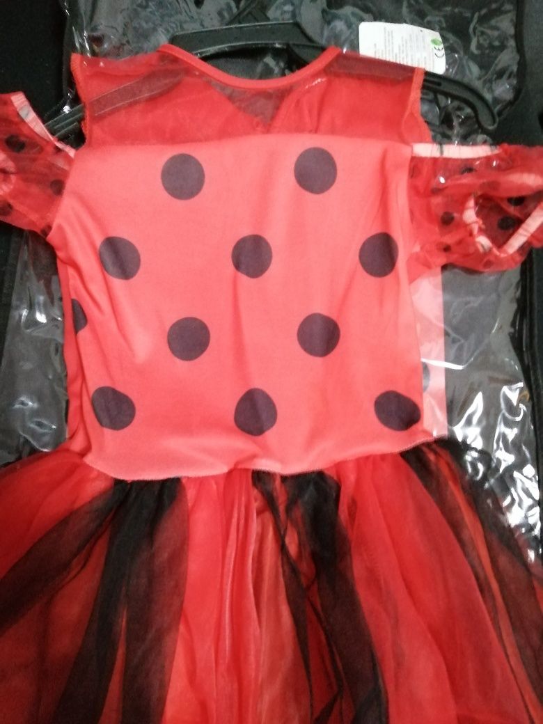 Vendo fato de carnaval de joaninha com bandolete