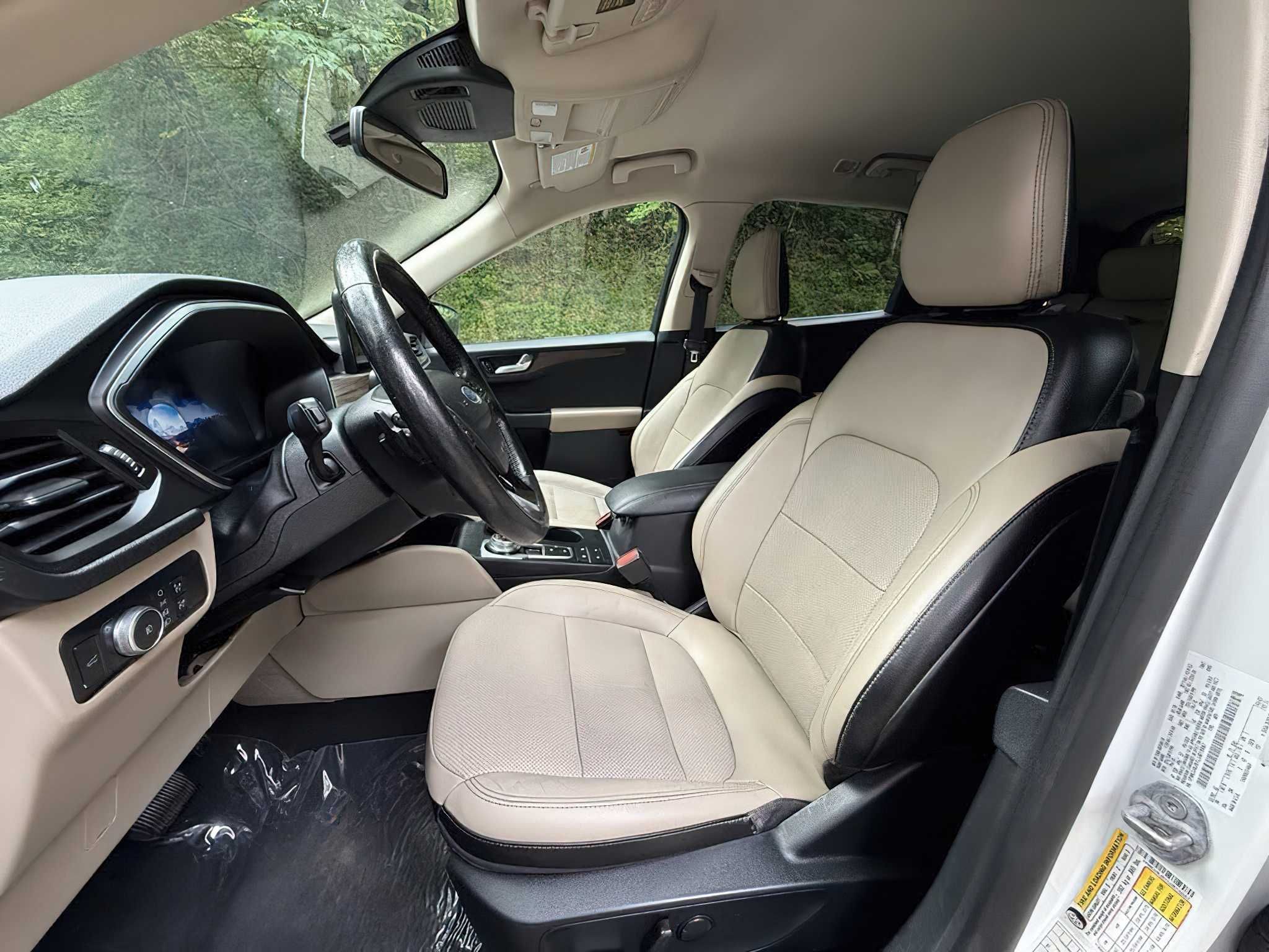 Ford  Escape Titanium      2020