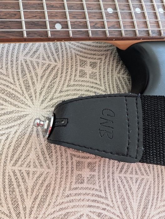 Guitarra Eléctrica Cort G110 + saco Gator