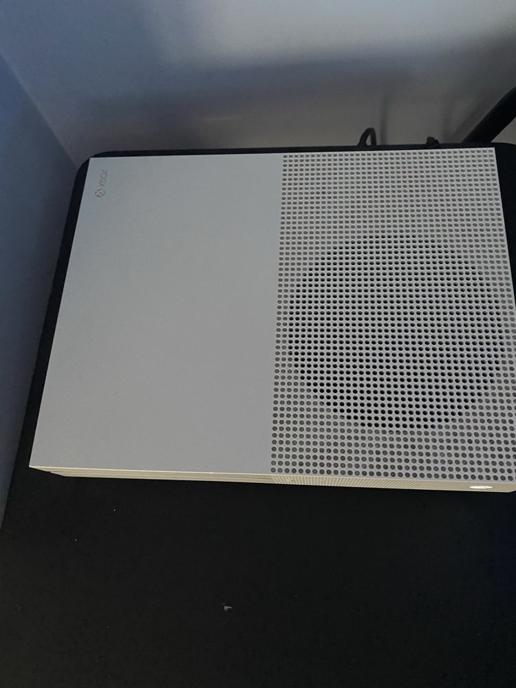 Xbox One S 500GB + kinect [nie Xbox series s, Xbox series x]