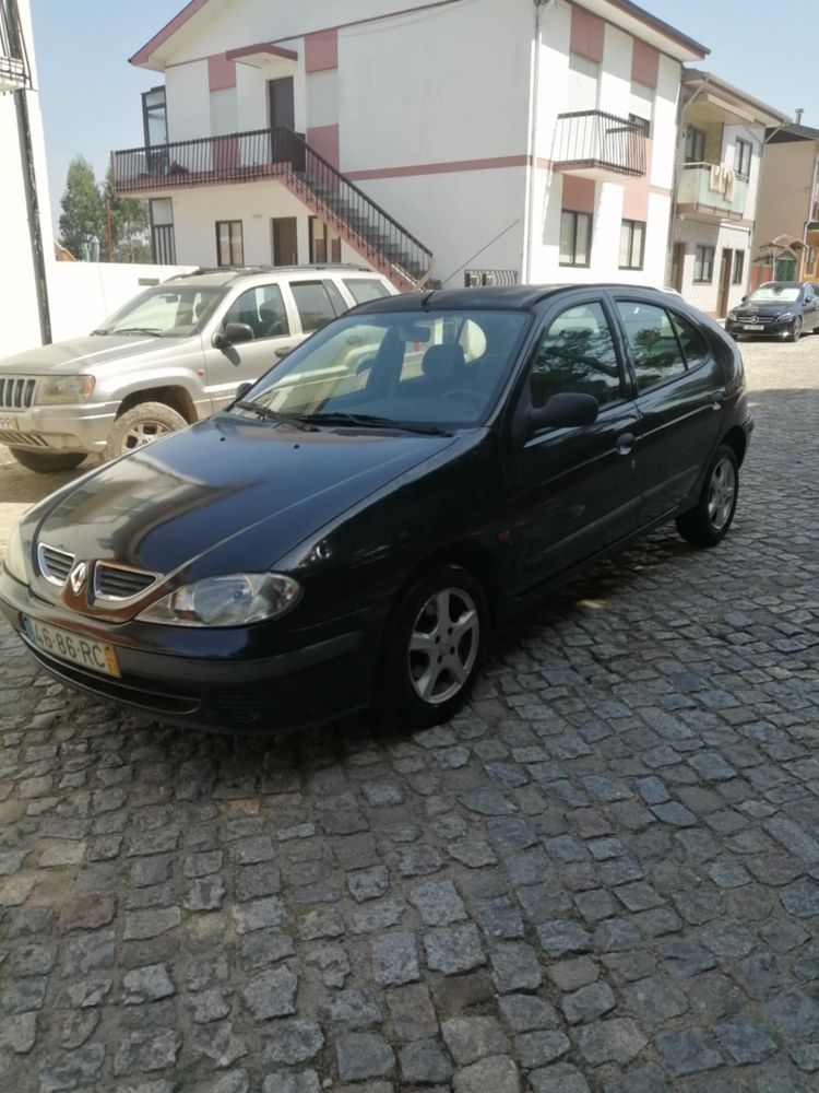 Renault Mégane impecável sem folgas