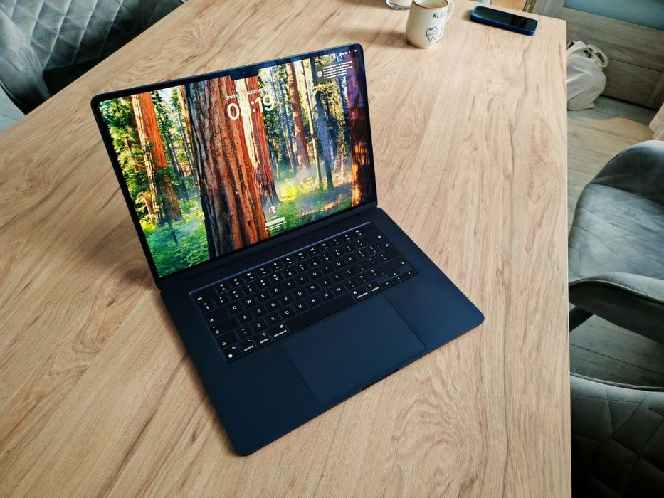 MacBook Air 15 M2 2023 - jak nowy - gwarancja - granatowy