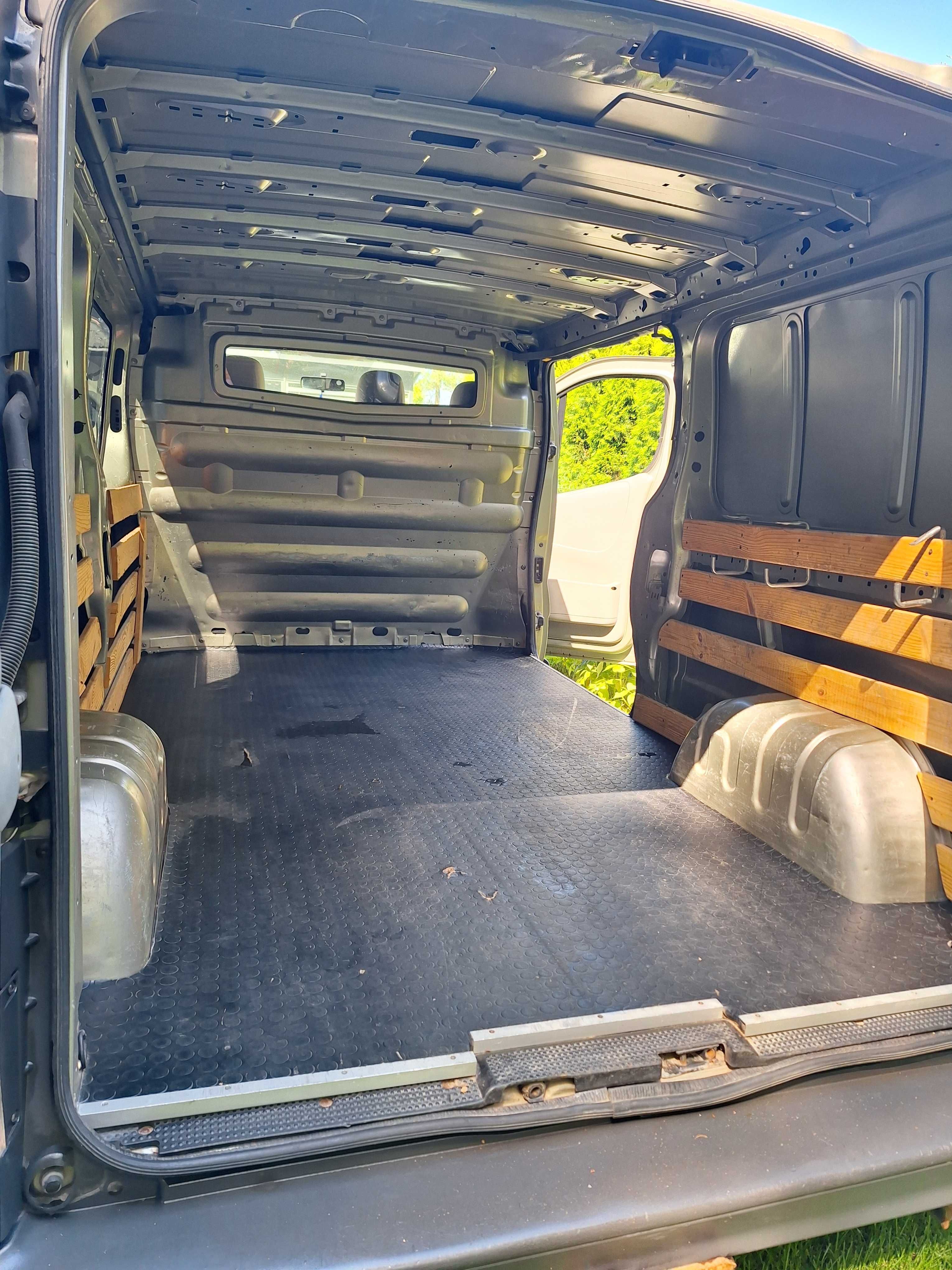 Opel Vivaro wersja long blaszak 2010