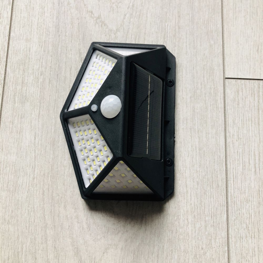 Solarna lampa uliczna
