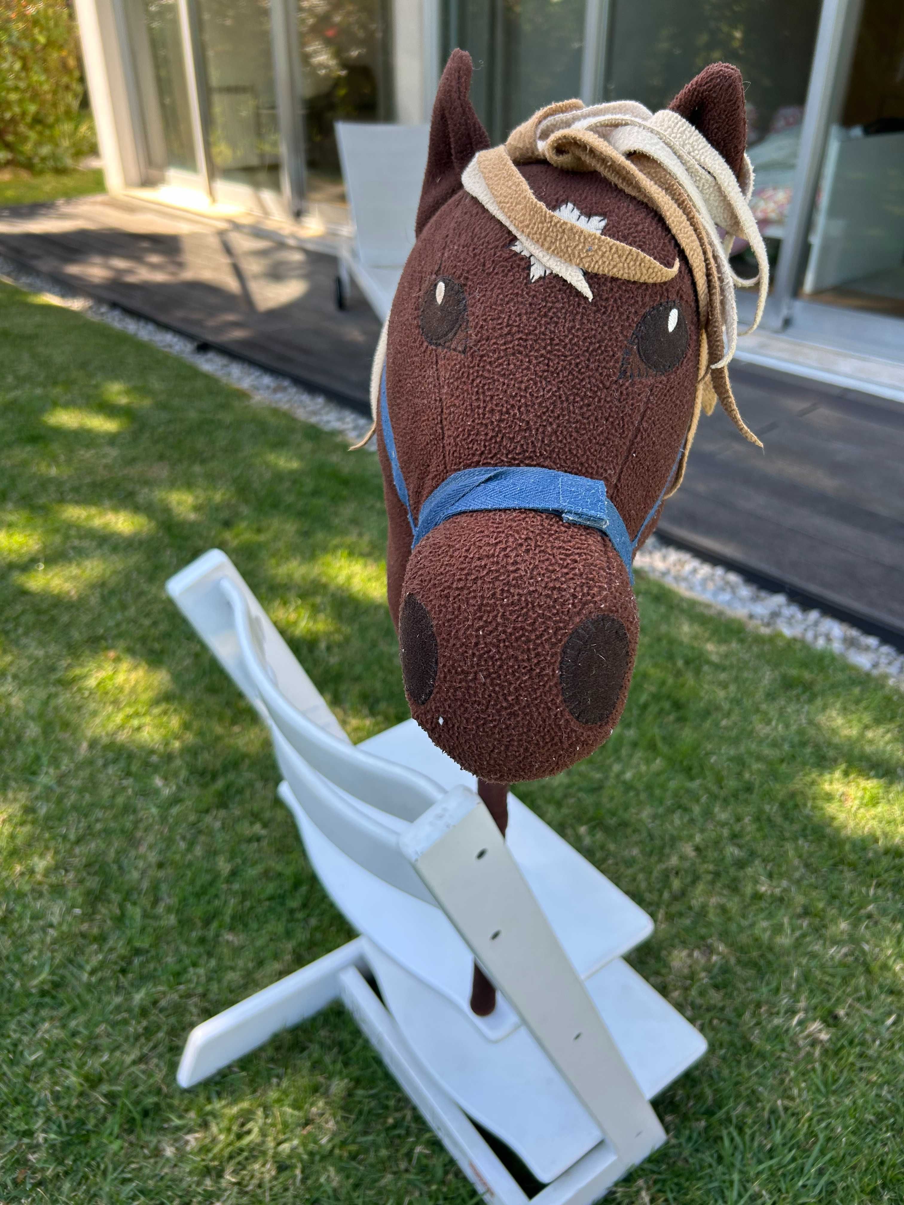 Cavalinho de Pau castanho