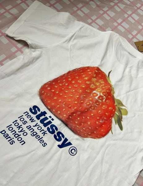 stussy koszulka z nadrukiem truskawkowym rozmiar XL