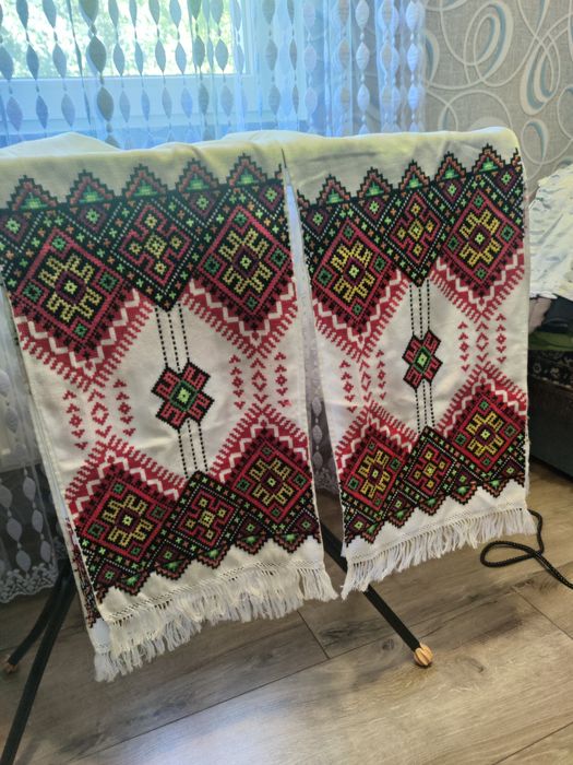 Продам давні вишиті рушники, галстуки, заготовки на сорочки, наволочки