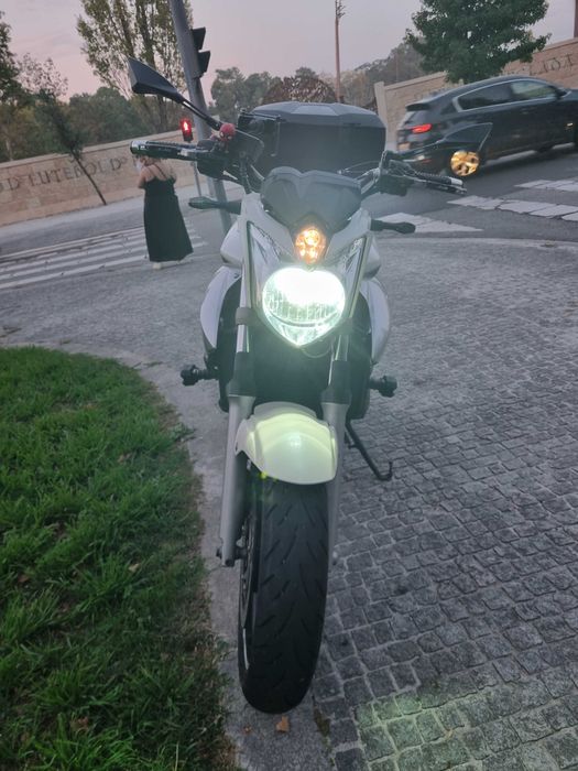 Yamaha XJ6 (Carta A2 - 35 kw - deslimitada) 2010