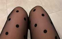 Rajstopy Calzedonia S czarne flokowane tiulowe w kropki grochy