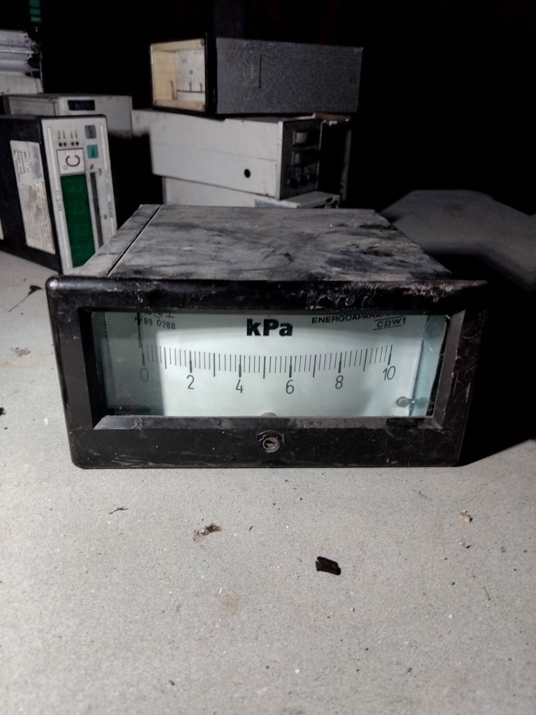Manometr analogowy tablicowy Lumel M13N PRL miernik kPa