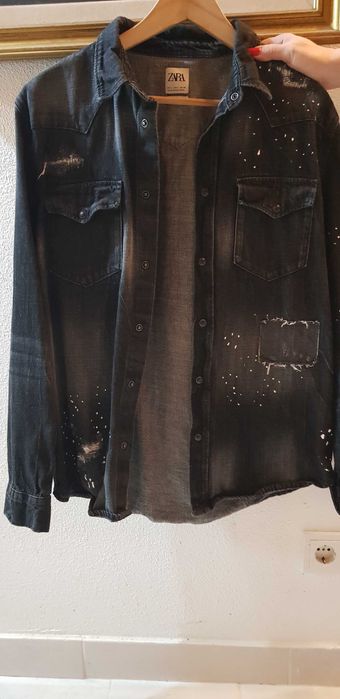 Tenis e camisa em bom estado