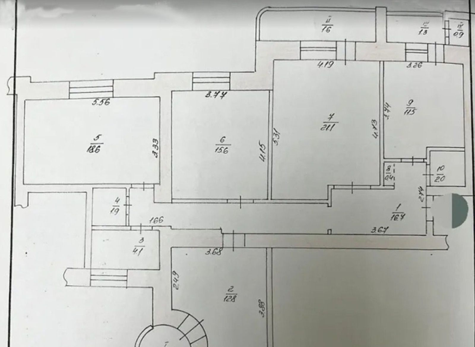 Продаж 4к квартири 115 кв. м на вул. Євгена Коновальця