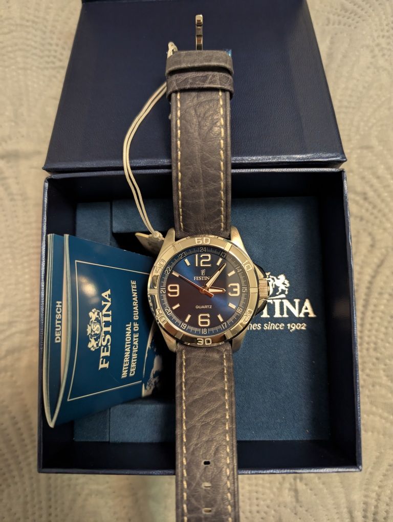 Nowy, efektowny zegarek Festina, koperta 44 mm, skórzany pasek