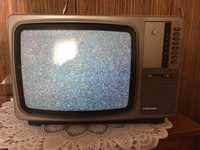 Stary mały zabytkowy telewizor kineskopowy, tv Condor CA107