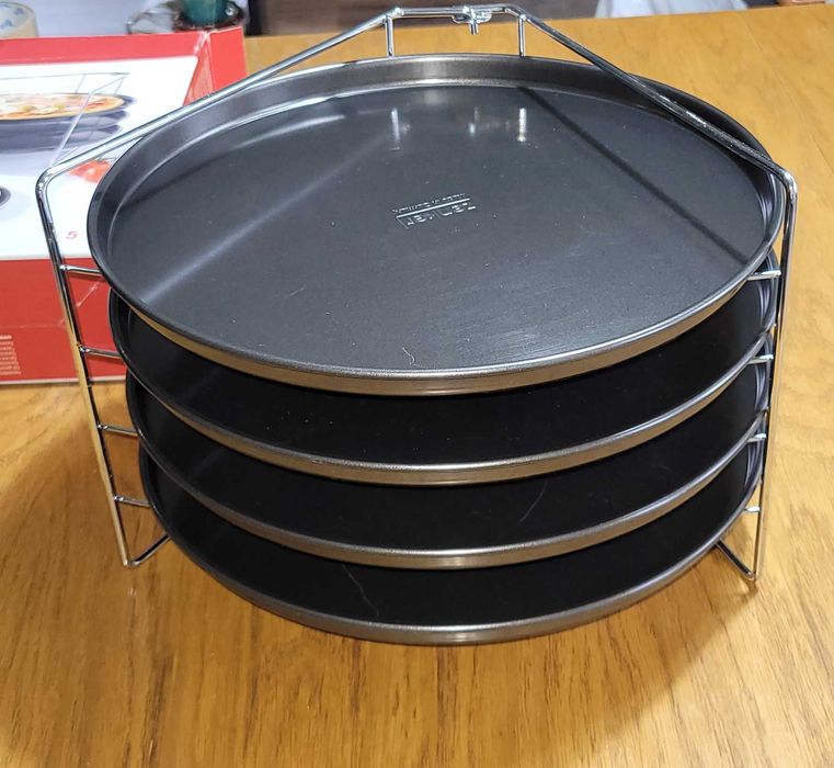 Zestaw blach do pieczenia pizzy ze stojakiem