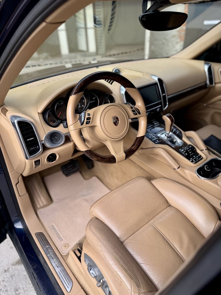 Porsche cayenne 2012