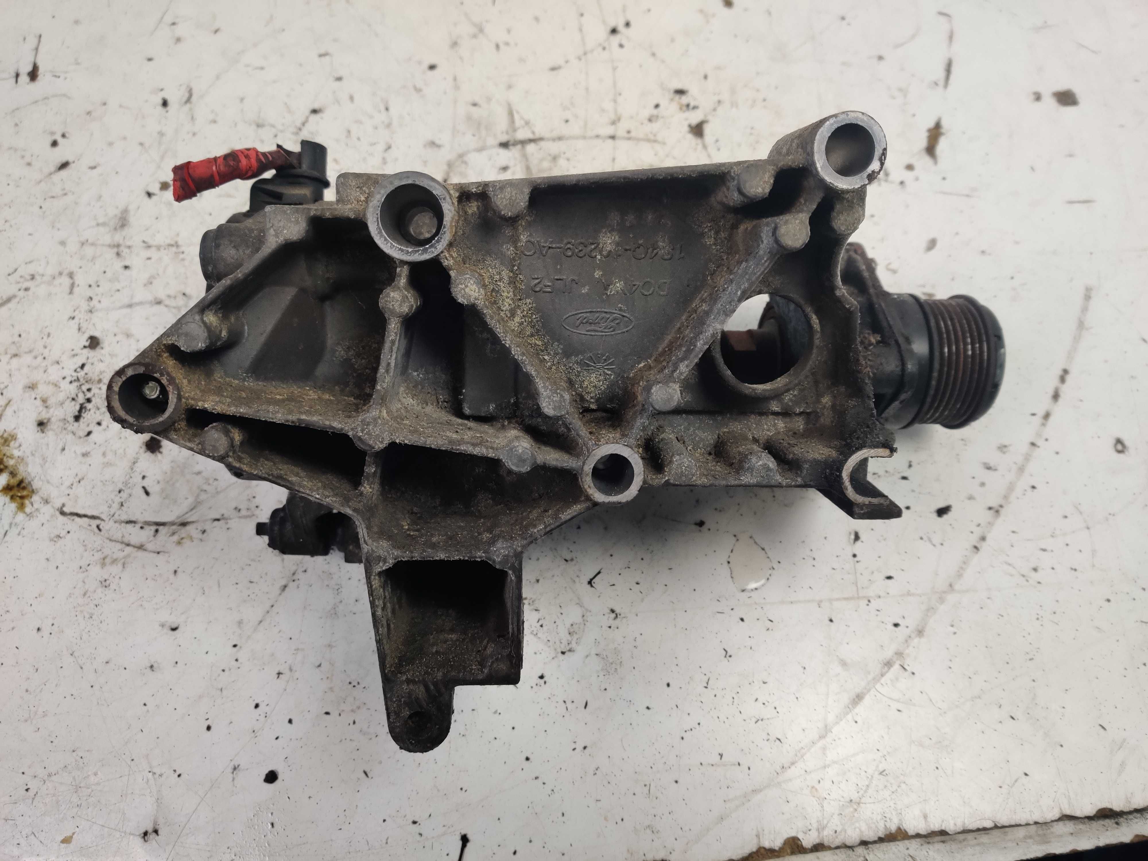 Ford Focus 1.8 TDDI Alternator Łapa Ośka