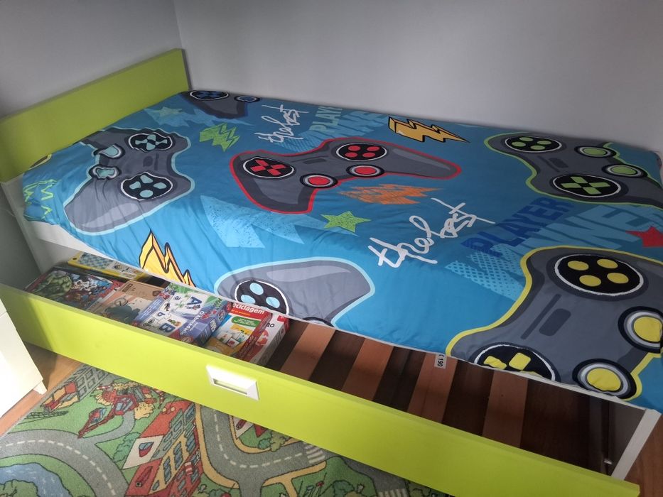 Vendo cama de solteiro + colchão