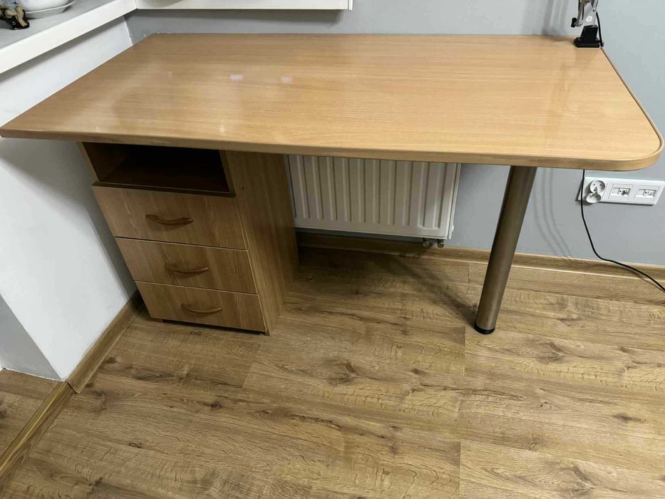 Biurko drewniane z szafką