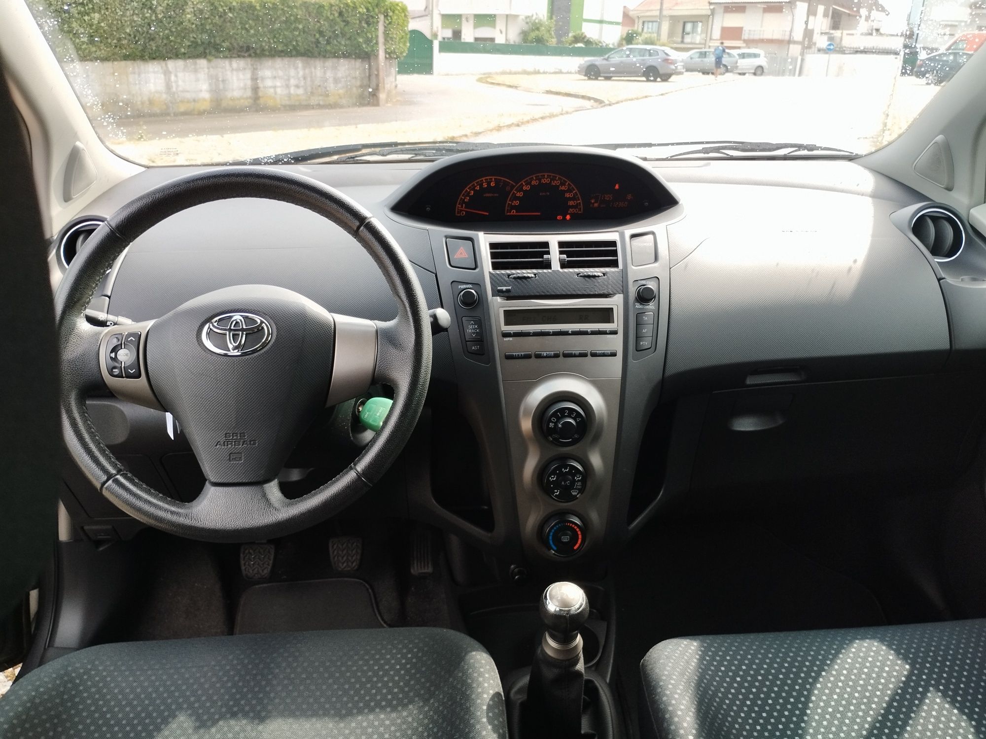 Toyota Yaris1.0-gasolina112.000km-jantes-sensores,etc-só quem quer bom