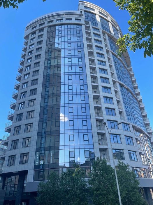Пропонується в оренду шикарне багатофункціональне фасадне приміщення