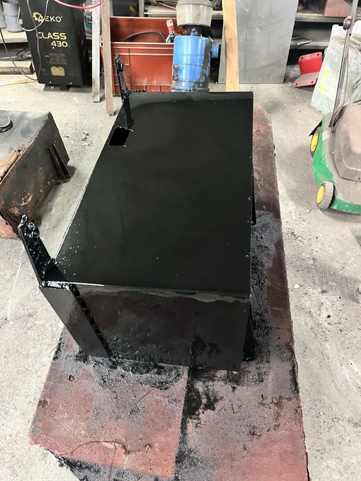 Skrzynka akumulatora zetor 7211 /7745