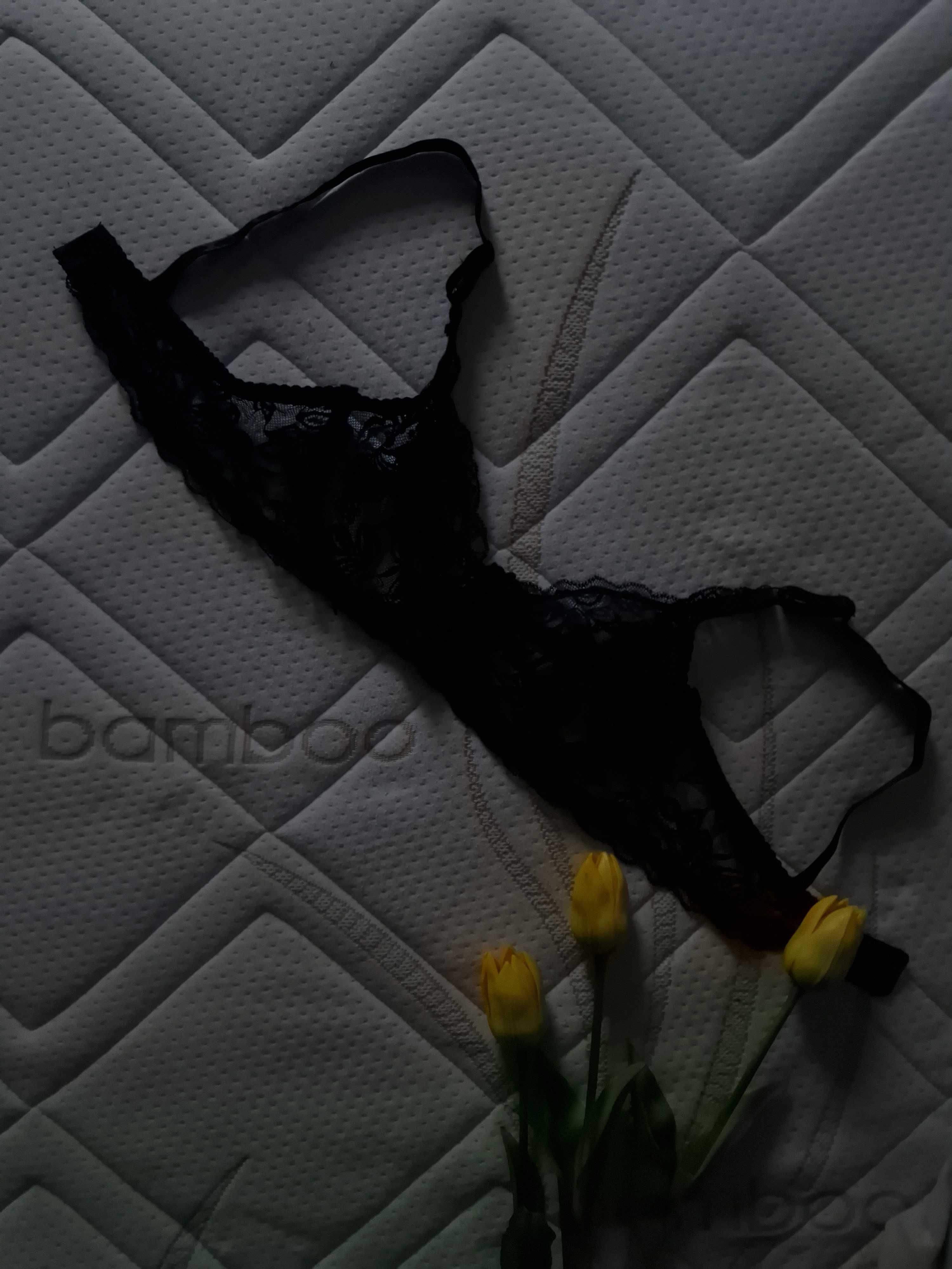 Nowy czarny koronkowy biustonosz, rozmiar S 36,70% bawełna 30% spandex