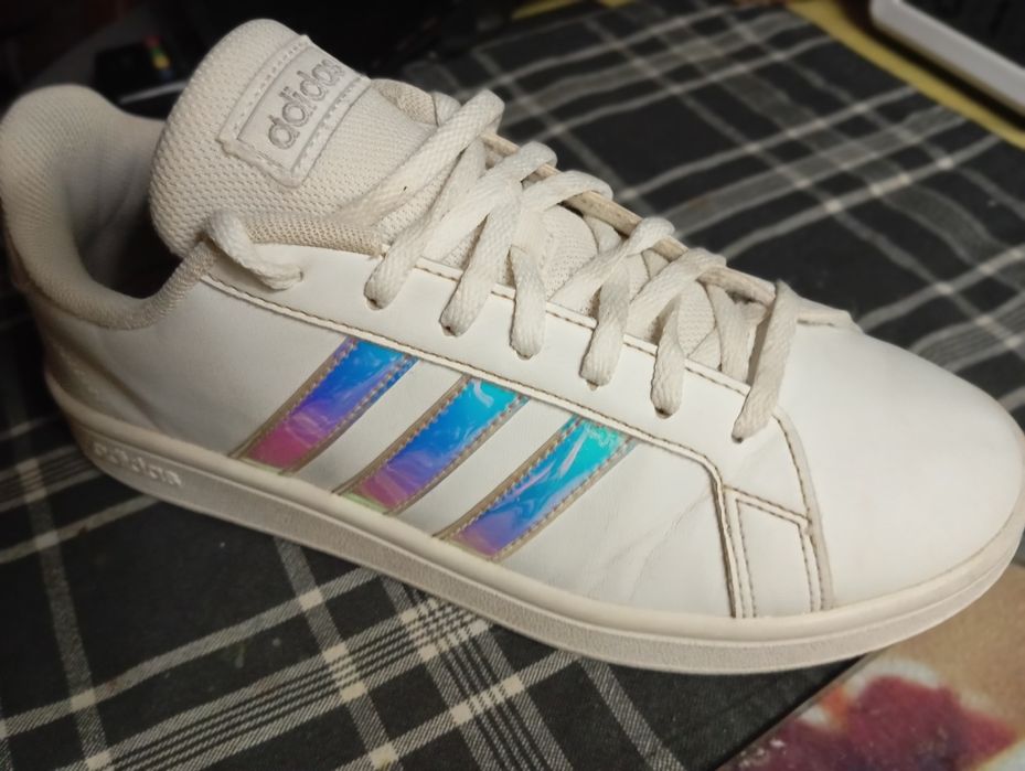 Кросівки Adidas чудовий стан р.39, 24,5см