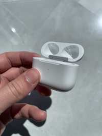 Зарядний кейс AirPods 3rd generation (MME73/C)