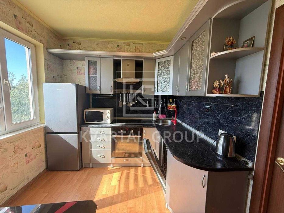 Продам ГАРНУ 2к квартиру з ремонтом, меблями, технікою. Балкон.