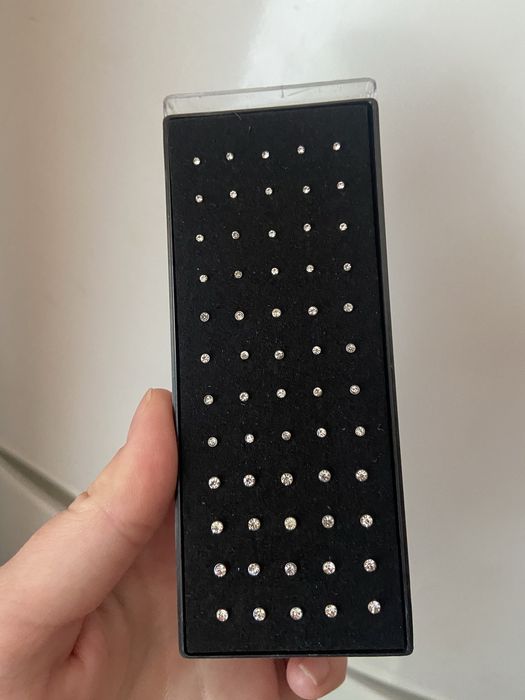 Пирсинг в нос різного розміру