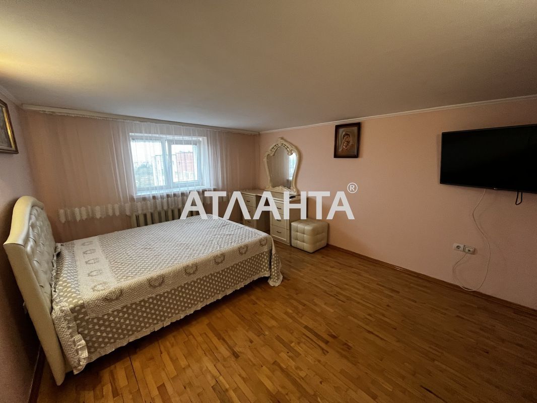 Продаж 3-кімнатної квартири по вул. Лазаренка