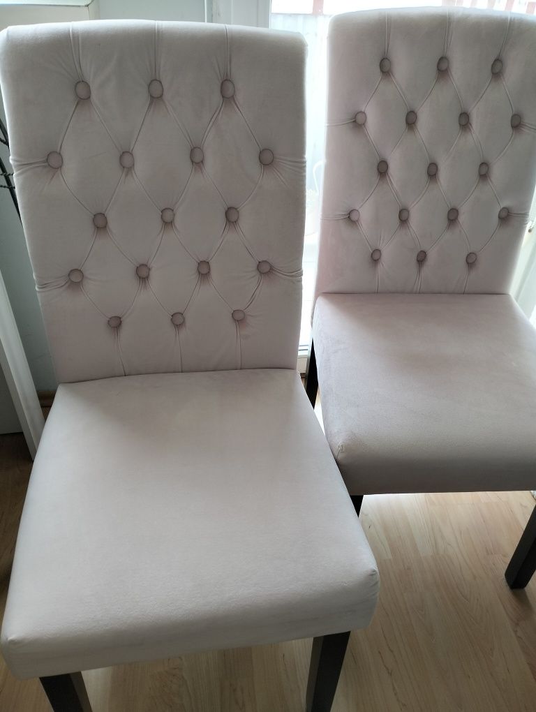 Cztery krzesła welurowe Glamour