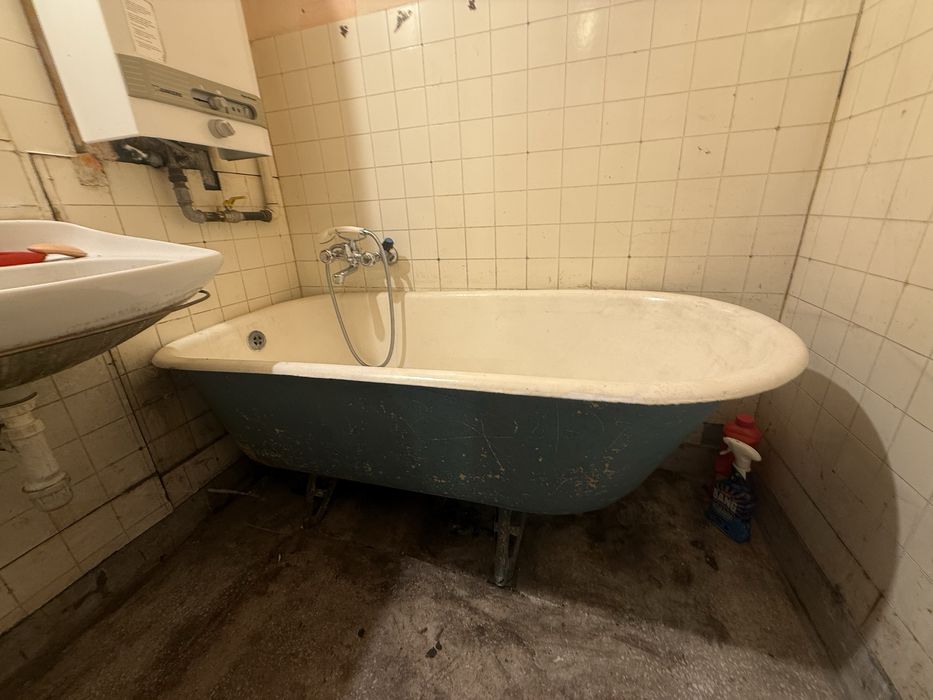 Ładna żeliwna retro wanna