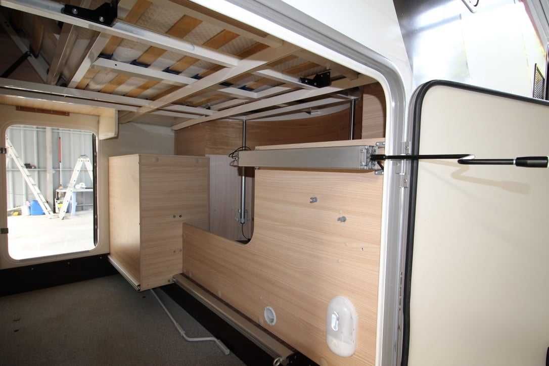 Auto Caravana Burstner perfilada cama central