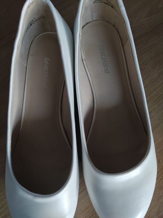 Buty ślubne białe na koturnie