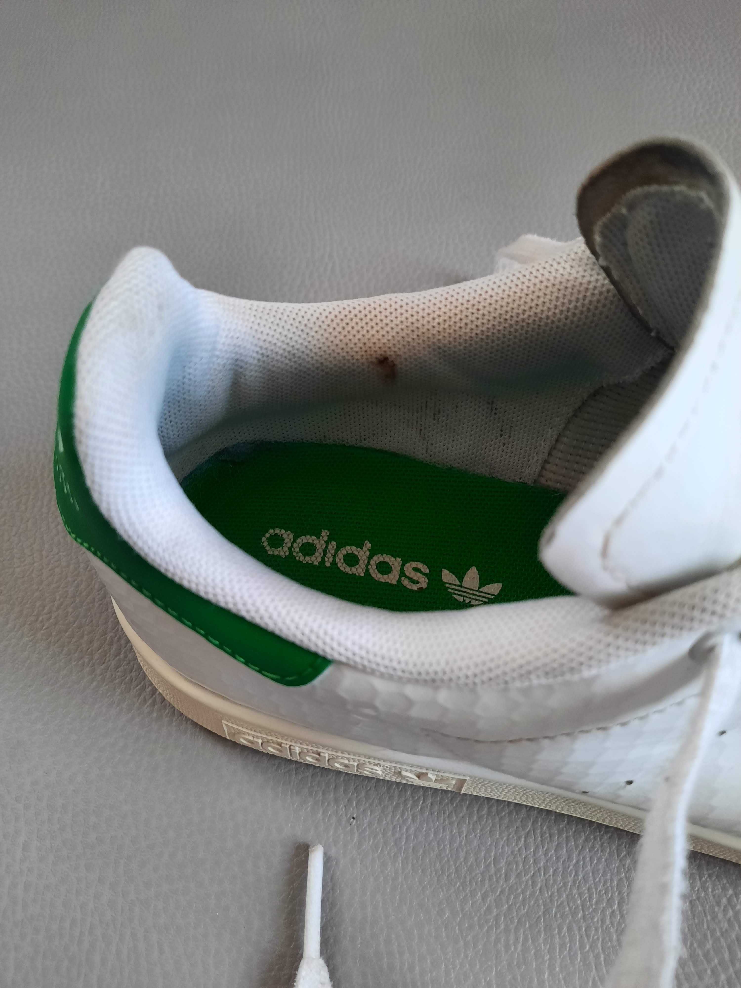 Базові білі кросівки Adidas Stan Smith