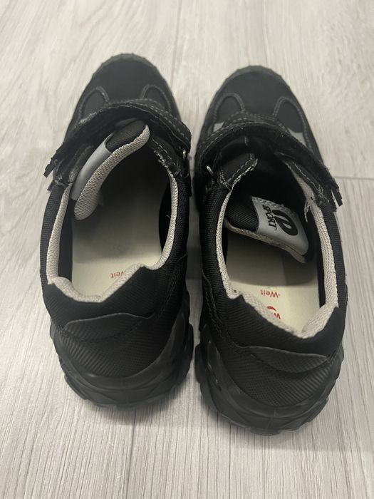 Натуральні  кросівки