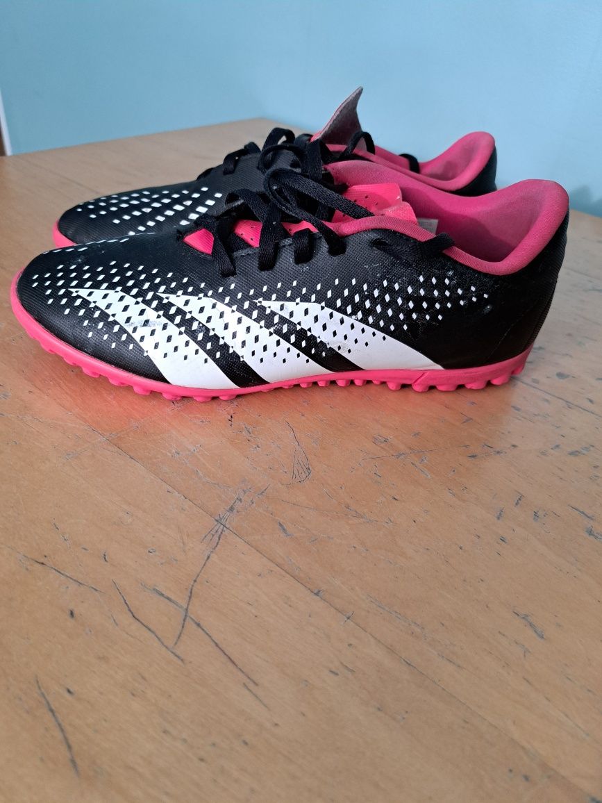 Turfy adidas predator