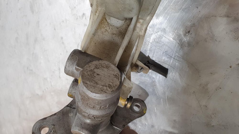 Главный тормозной цилиндр GNYB4340Z  Mazda 6 GG 2002-2006 разборка