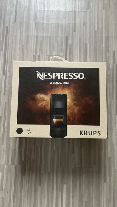 MÁQUINA DE CAFÉ NESPRESSO