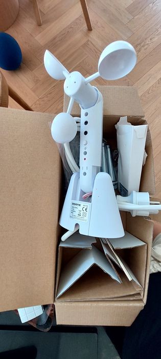 Czujnik wiatru i słońca