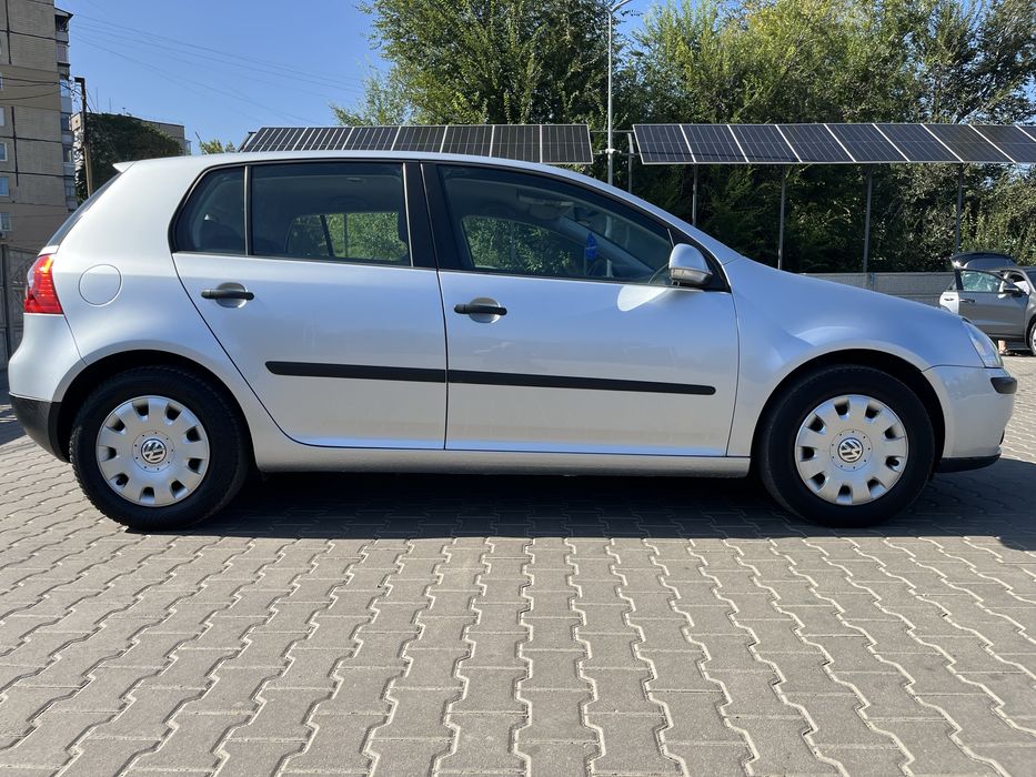 Volkswagen Golf 2006 1.6 бензин