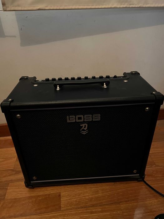 Guitarra Ibanez AR200FM + Amplificador Boss Katana 50 MKII