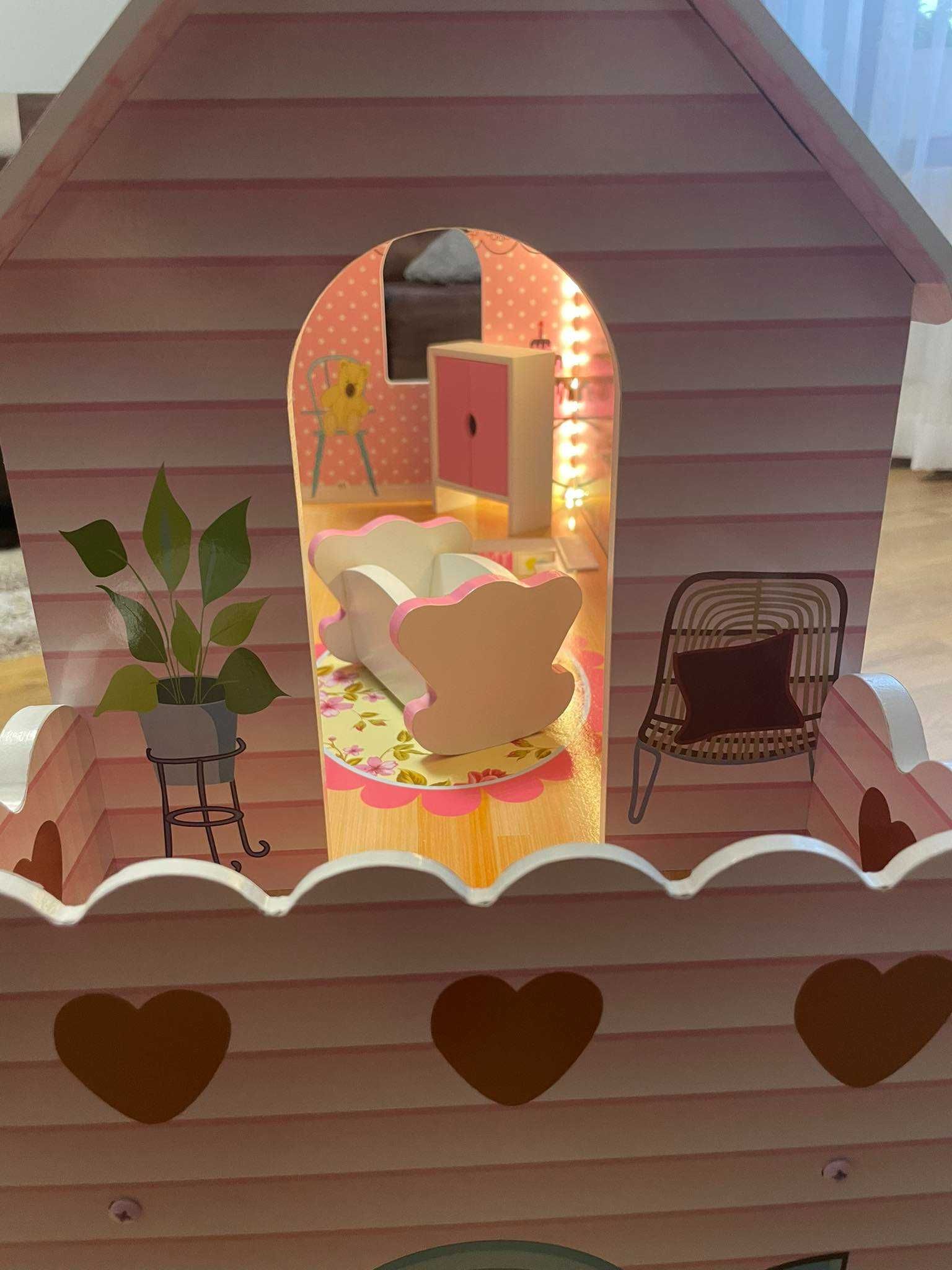 Domek dla lalek drewniany + mebelki oświetlenie LED różowy 70 cm